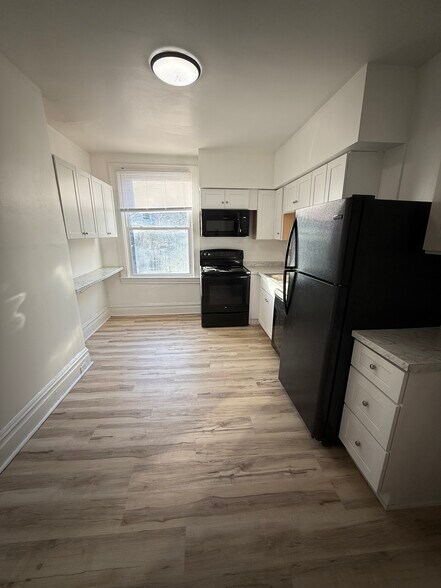 Building Photo - 5704 Darlington Rd