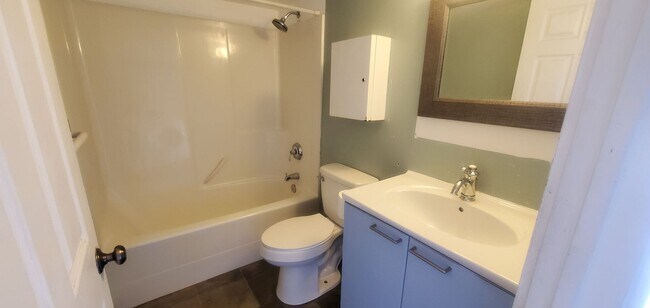 Building Photo - 1015 High St