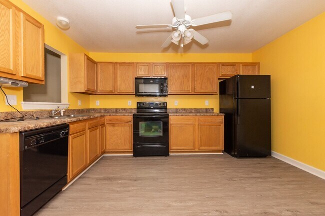 Building Photo - 104 Streamwood Dr