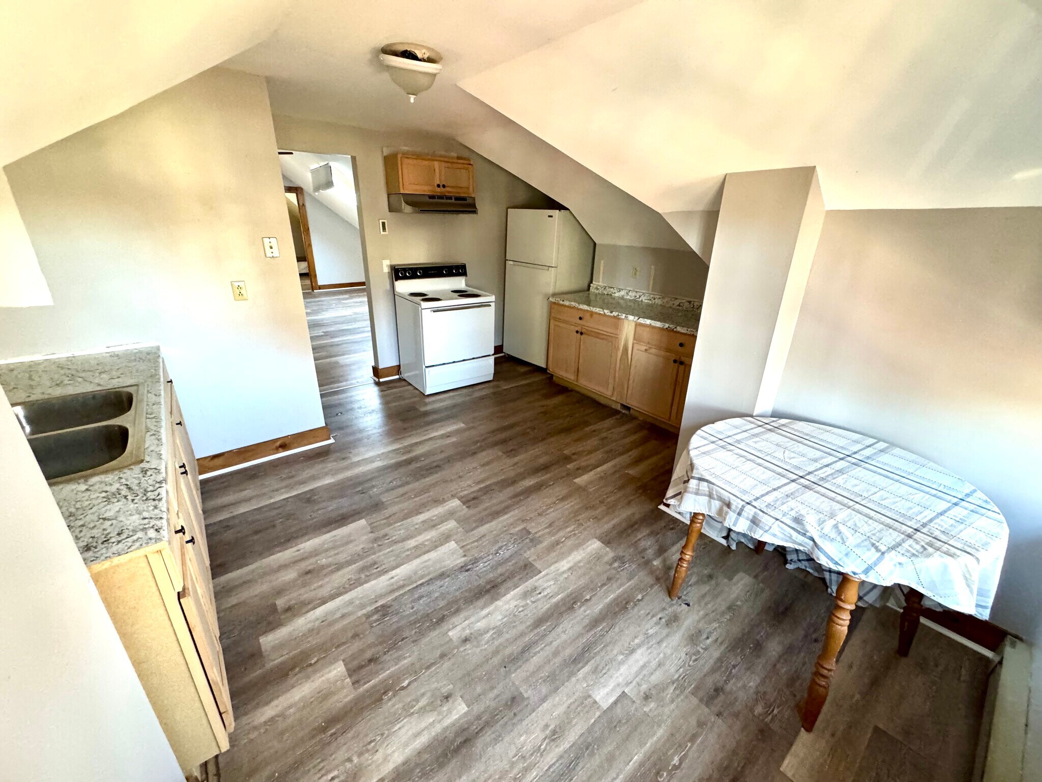 Kitchen - 59 Bartlett Ave