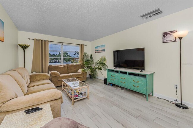 Building Photo - 2700 Bayshore Blvd
