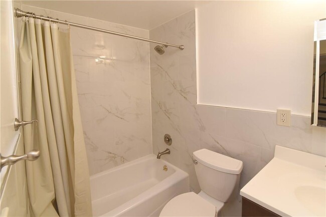 Building Photo - 316 Chateau Rive