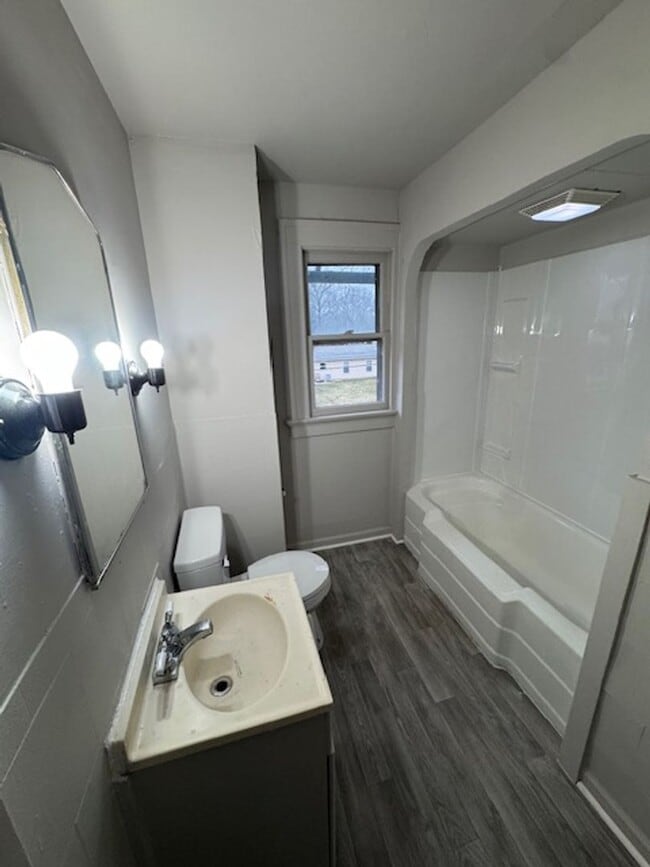 Building Photo - 3019 Weisser Park Ave