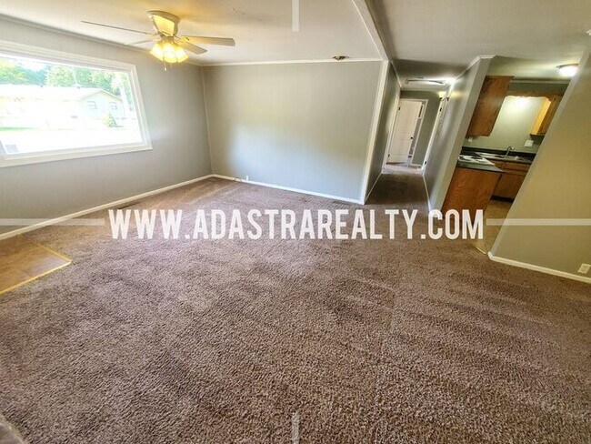 Building Photo - Beautiful Ranch Home in the Northland-Available NOW!!
