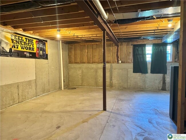 Building Photo - 288 Maple Ct