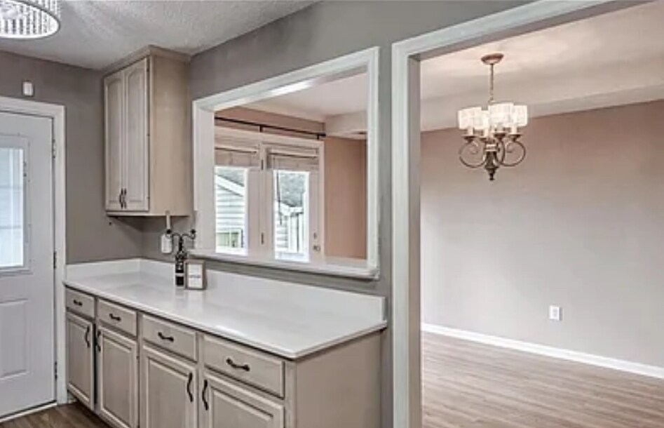 Building Photo - 21899 Williamsburg Dr