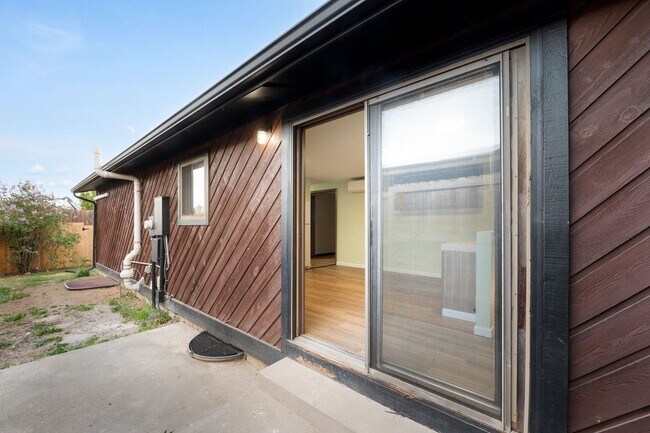 Building Photo - 4BD, 2BA Arvada Half-Duplex with 1-Car Garage and Back Yard