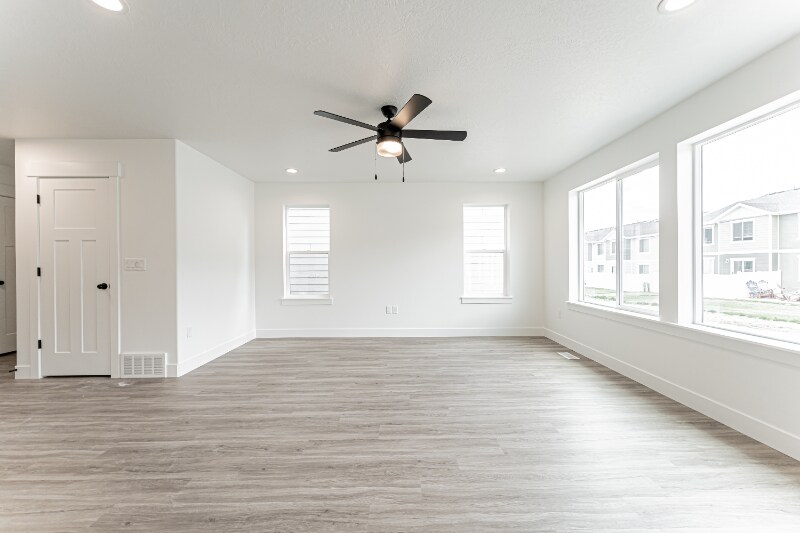 Building Photo - 3877 E 950 N