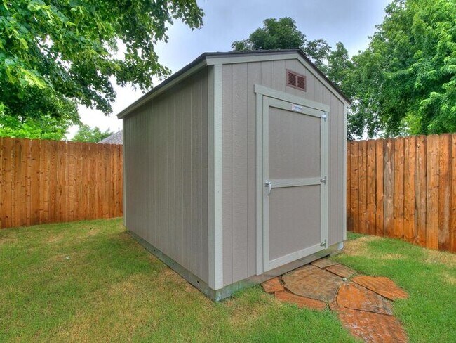 Building Photo - *Rare Find* Stunning Brookhaven 4 Bed 2.5 ...