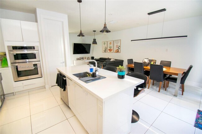 Building Photo - 6320 NW 104th Path