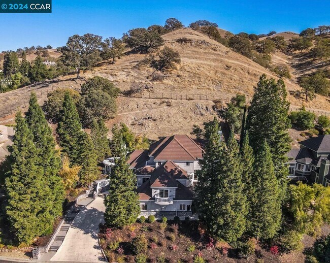 Primary Photo - 3040 Stonegate Dr