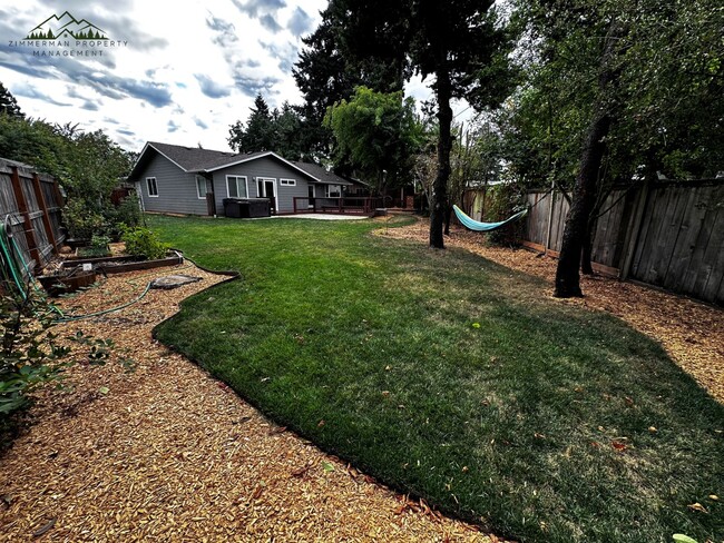 Building Photo - Charming 3-bedroom 2 bath home in Eugene