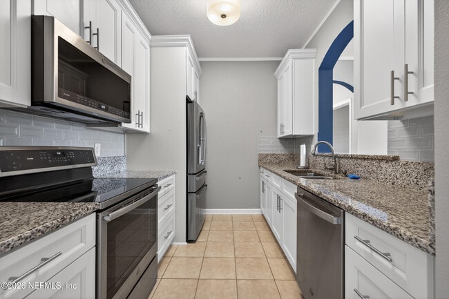 Building Photo - 10550 Baymeadows Rd