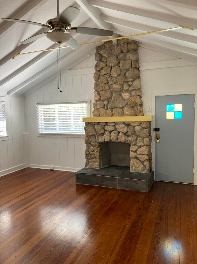 Building Photo - 824 35th St