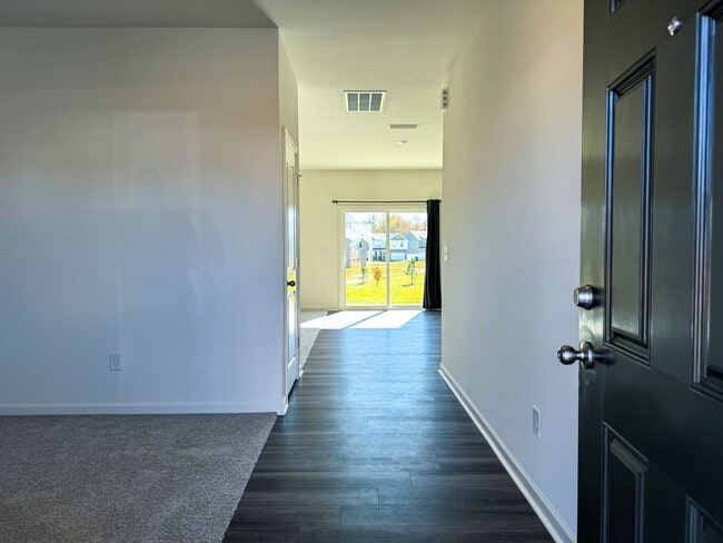 Building Photo - Brand new 2100sqft 4-bedroom / 3-Bath in t...