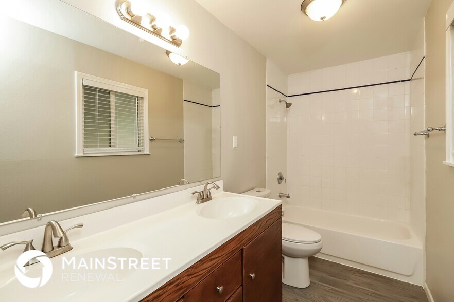 Building Photo - 4202 79th Ave W