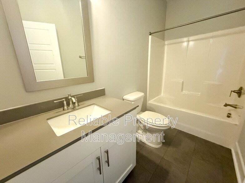 Building Photo - 37 N Laird Dr