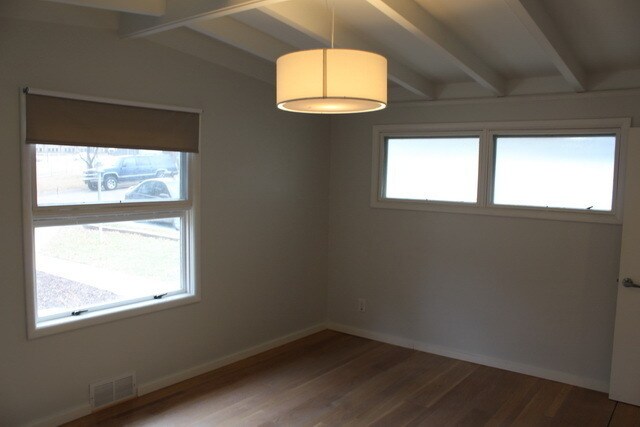 Building Photo - Updated 4 bed/2 bath Mid-Century Home - Pr...