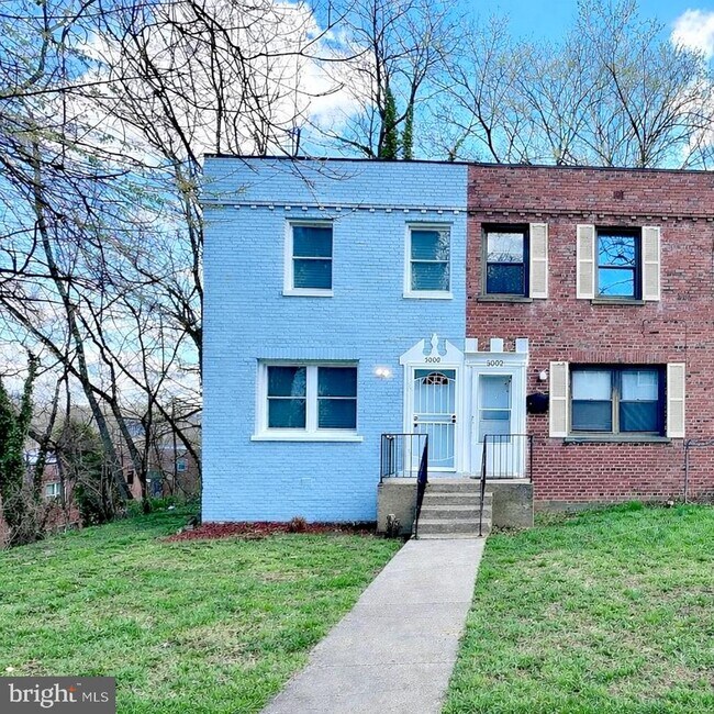 Building Photo - 5000 Just St NE