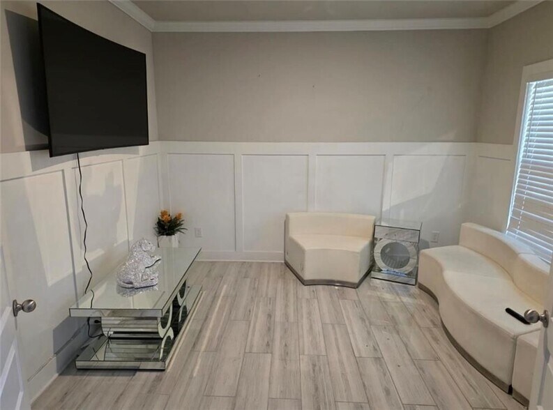 Building Photo - 4082 Groveland Park Dr