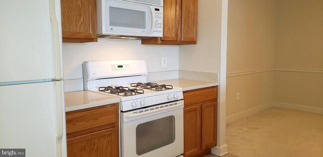 Building Photo - 5800 Clipper Ln