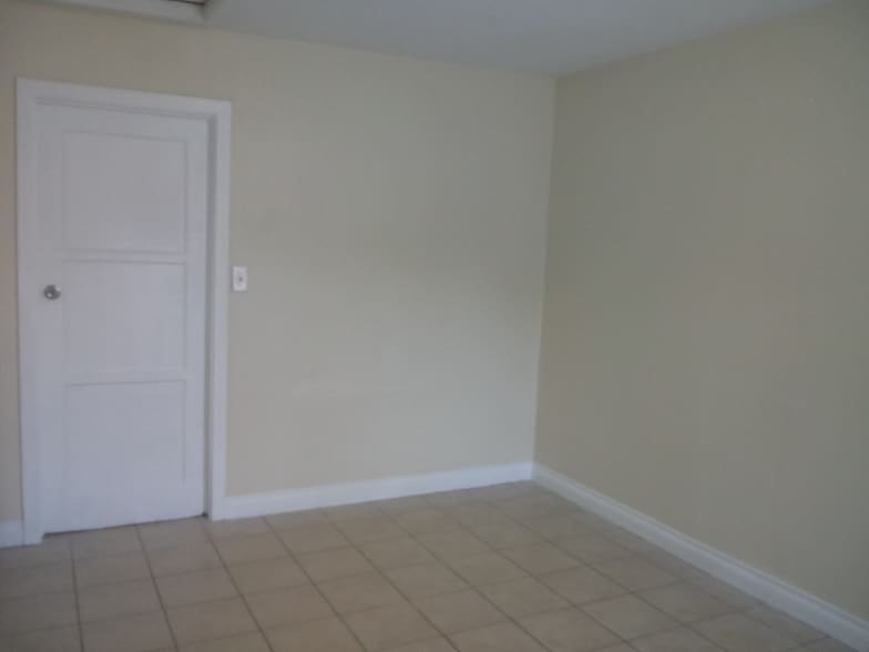 Building Photo - 304 E Sunkist St