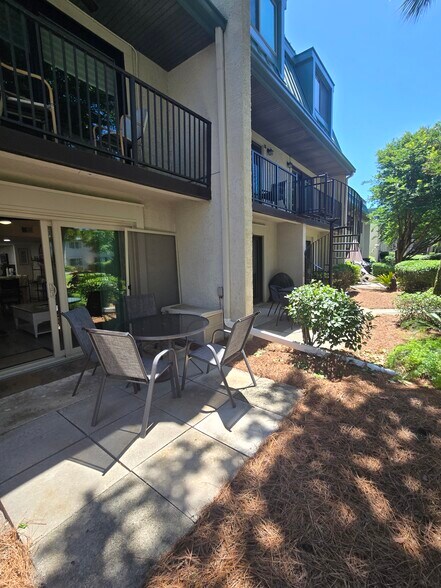 Building Photo - 26 S Forest Beach Dr