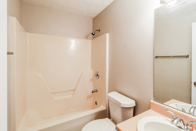 Building Photo - 3 Bedroom Split Level Atlanta Home