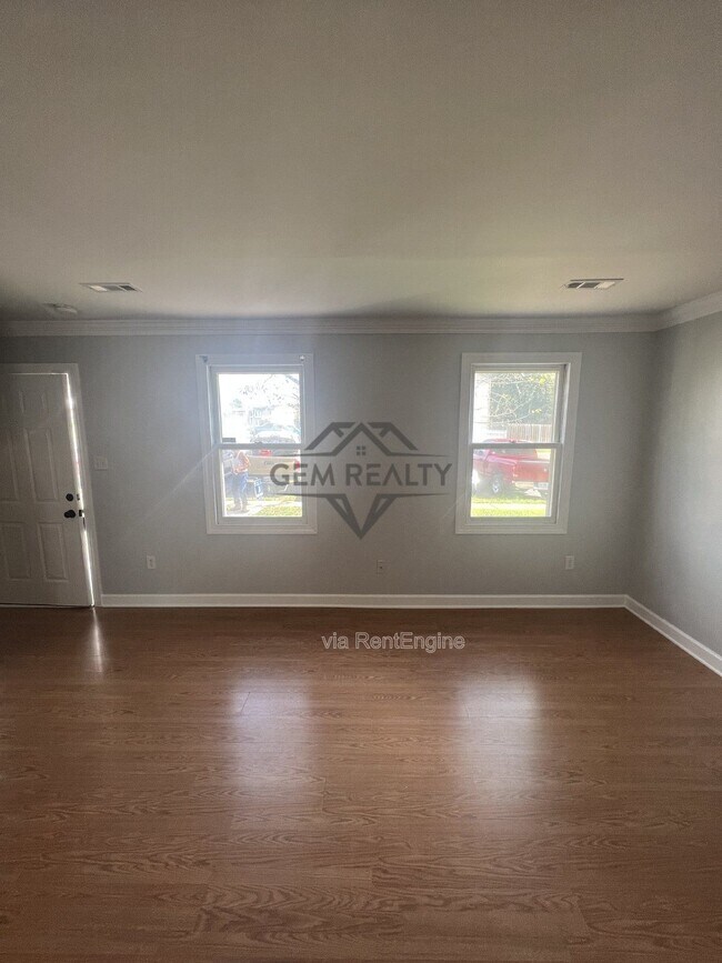 Building Photo - 5253 Daffodil Dr