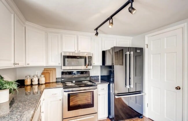 Building Photo - 7644 S Rosemary Cir