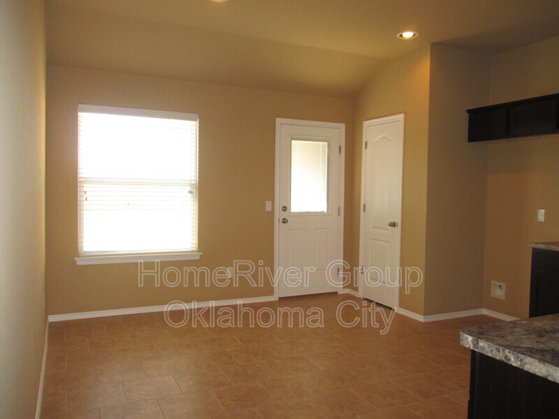 Building Photo - 5001 Hunter Blvd