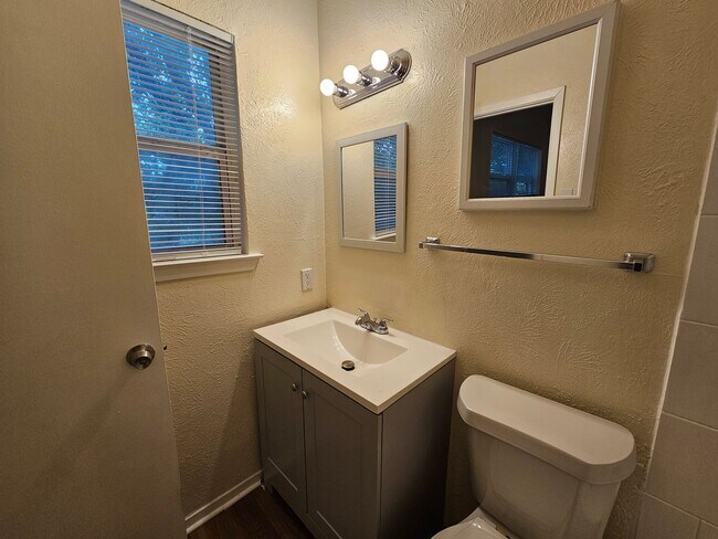 Building Photo - 110 Muleta Dr