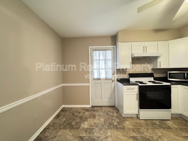 Building Photo - 3825 Lavista Rd