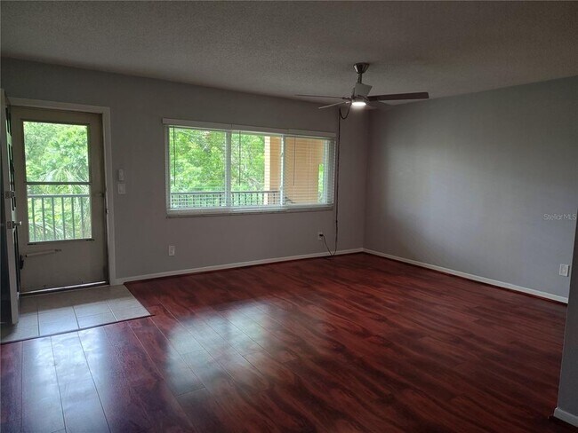 Building Photo - 2525 W Bay Dr