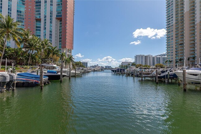 Building Photo - 3370 NE 190th St