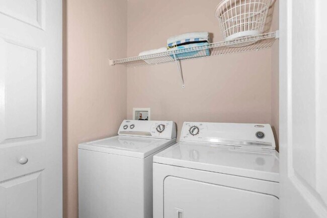 Building Photo - 606 W S Temple St