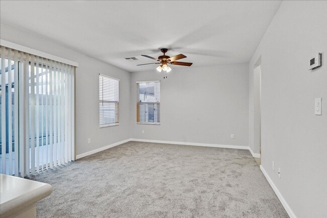 Building Photo - 3 Bedroom Home with Gorgeous Kitchen.