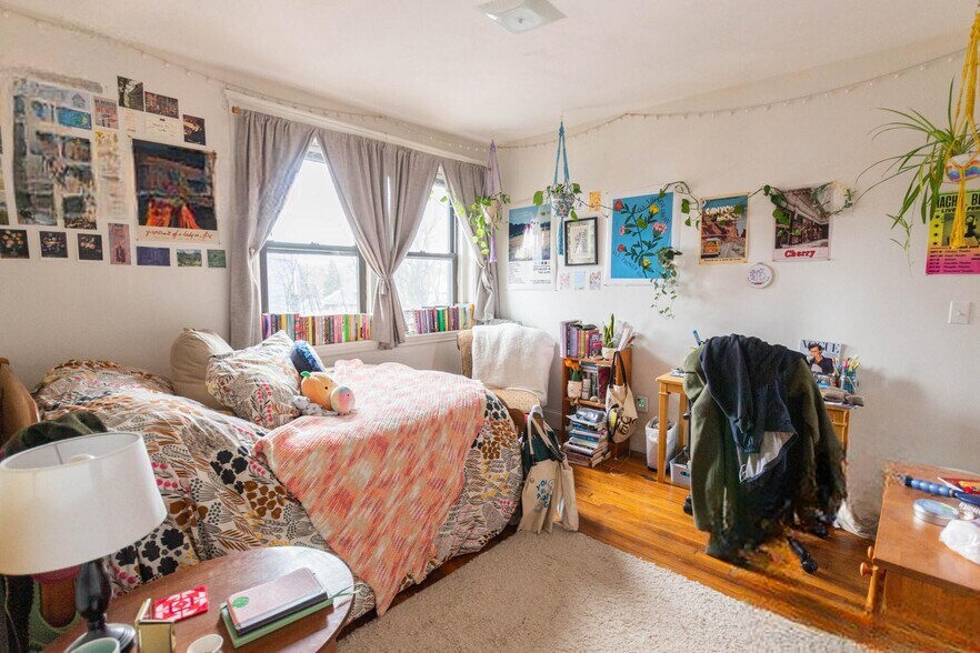 Primary Photo - 33 Egremont Rd