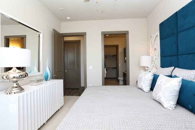 Building Photo - Live Stylish + Save $1,000