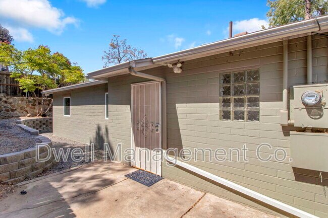 Building Photo - 9105 Rosedale Dr