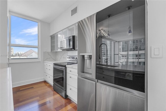 Building Photo - 1155 Brickell Bay Dr