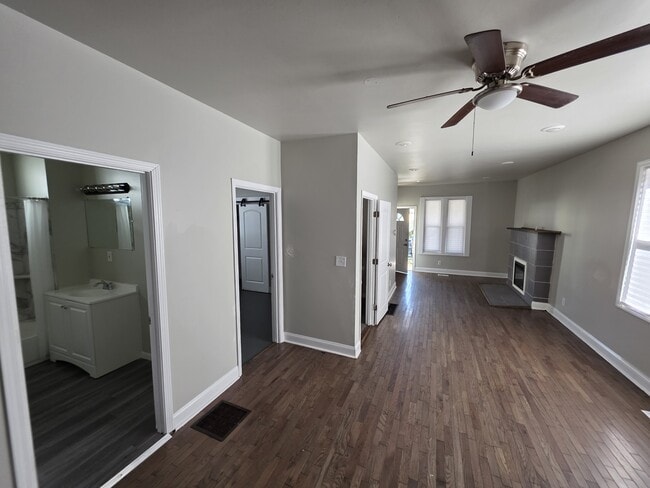 Building Photo - 3009 Hurlbut St