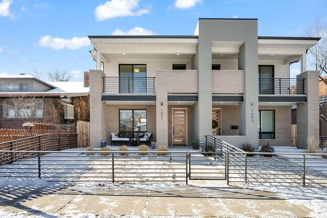 Building Photo - Modern 4BD, 4BA Home With 2-Car Garage, On...