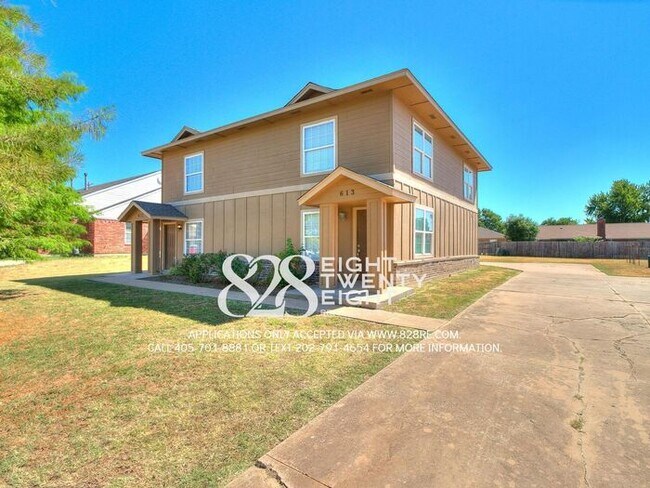 Primary Photo - Spacious 2 Bed/1.5 Bath Norman Townhome Du...