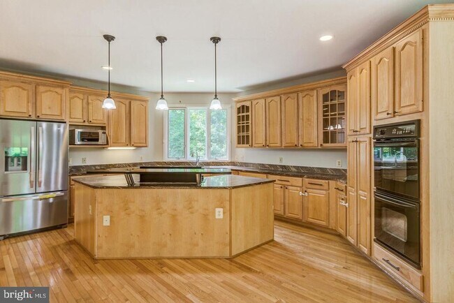 Building Photo - 18 Nantucket Ct