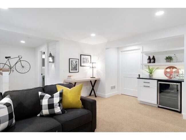 Building Photo - 231 Manitoba Ave