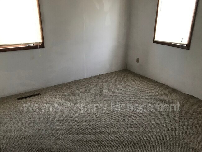 Building Photo - 503 NE 3rd St