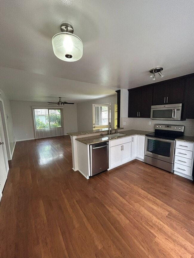 Building Photo - Upgraded, single story 2 bedroom Condo! La...