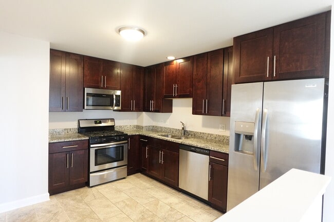 Building Photo - 881 Essex Cir