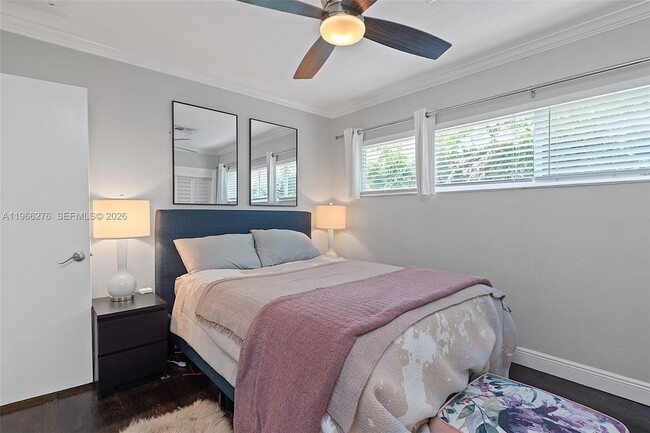 Building Photo - 5830 Pine Tree Dr